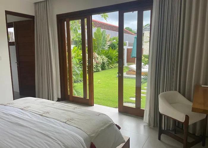 Merah Villa Nusa Dua (Bali)